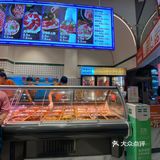 特别多人，即便人如此之多，每一层的服务依旧很到位