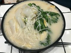 浓汤鱼汁小锅米线-肥汁米蘭香港米线(长宁来福士店)