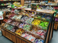 -食吃食八量贩零食(新安店)