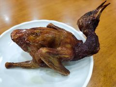 红烧乳鸽-煲煲掂风味煲仔饭餐厅(西区店)