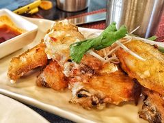 甜辣鸡翅佐以辣蒜汁-WOLFGANG PUCK KITCHEN & BAR(迪士尼小镇店)