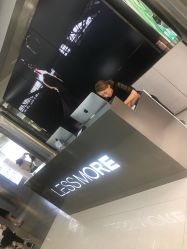 -LESSMORE科技头皮理容中心