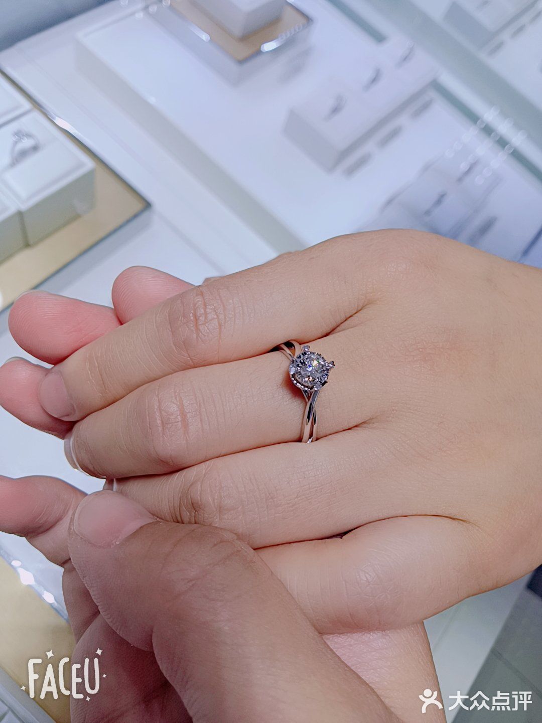 想给儿媳买个三十岁生日礼物，第一家就逛了克徕帝