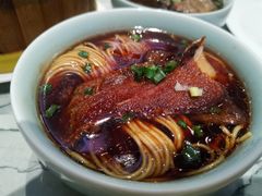 特色红汤面-萬國春·中菜馆(颐和公馆店)