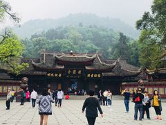 -峨眉山报国寺