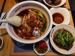 -呷佬·长沙手工米粉(金沙江路店)