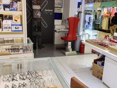 -美式眼镜·授权蔡司.依视路.尼康.豪雅.明月(人民广场店)