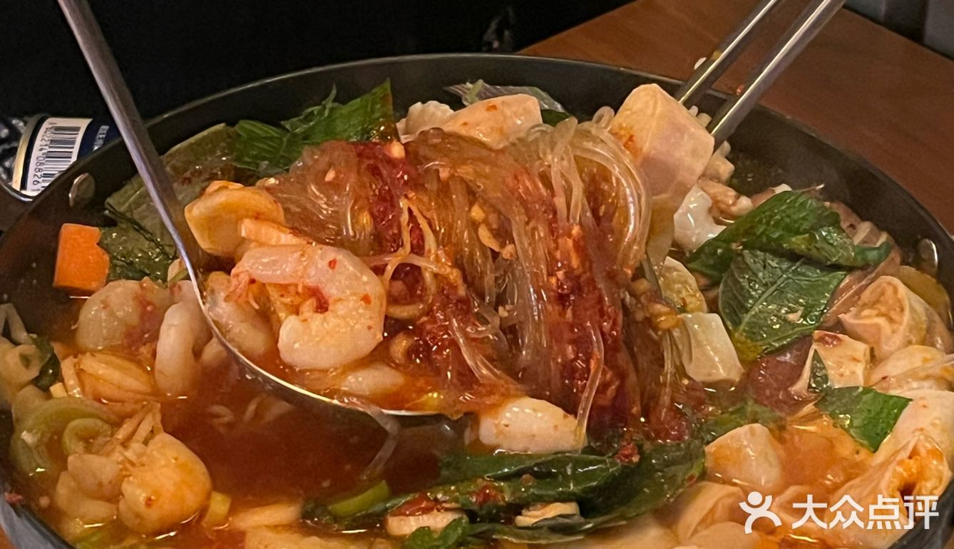 上海的！这家韩料火锅太好玩了，棉花糖都上桌，开心🥳