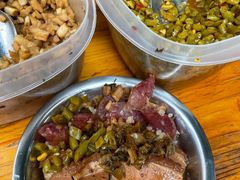 香肠糯米扣肉饭-梁阿婆廿年老牌扣肉糯米饭