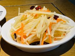 炝拌苤蓝丝-河沿肉饼Beijing Pie(锡拉胡同店)