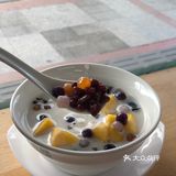 吃不出甜品的味道来 「椰奶烧仙草加小芋圆」这个挺好吃的