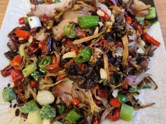 鸡油菌炒腊肉-邛海风味特色菜馆