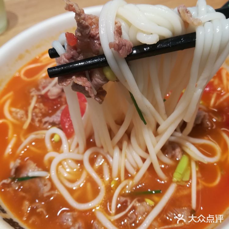 吃米线还得是蒙自源  