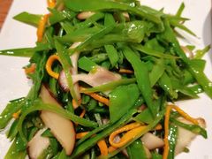 五彩花菇荷兰豆-云海肴·汽锅鸡·云南菜(美罗城店)