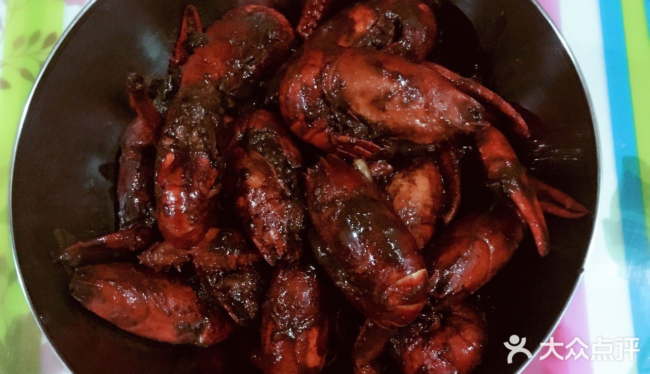 南京人吃龙虾🦞还是五香味的地道，小时候的口味。