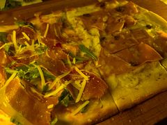 开心果香肠和黑松露酱白披萨-EATALIA意塔利意式餐厅(鼓楼店)