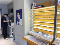 -优医视平价眼镜蔡司依视路折扣工厂店(德胜门店)