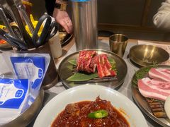 -草家酱蟹炭火烤肉店(珲春南路一店)