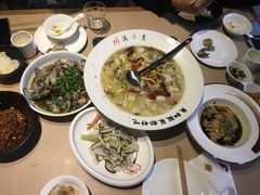 浓汤酸菜鲶鱼-川流不息(北蔡休闲广场店)