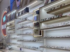 -美式眼镜·授权蔡司.依视路.尼康.豪雅.明月(南翔印象城店)