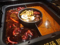 -老牌坊云南鱼豆花火锅(哈西万达店)