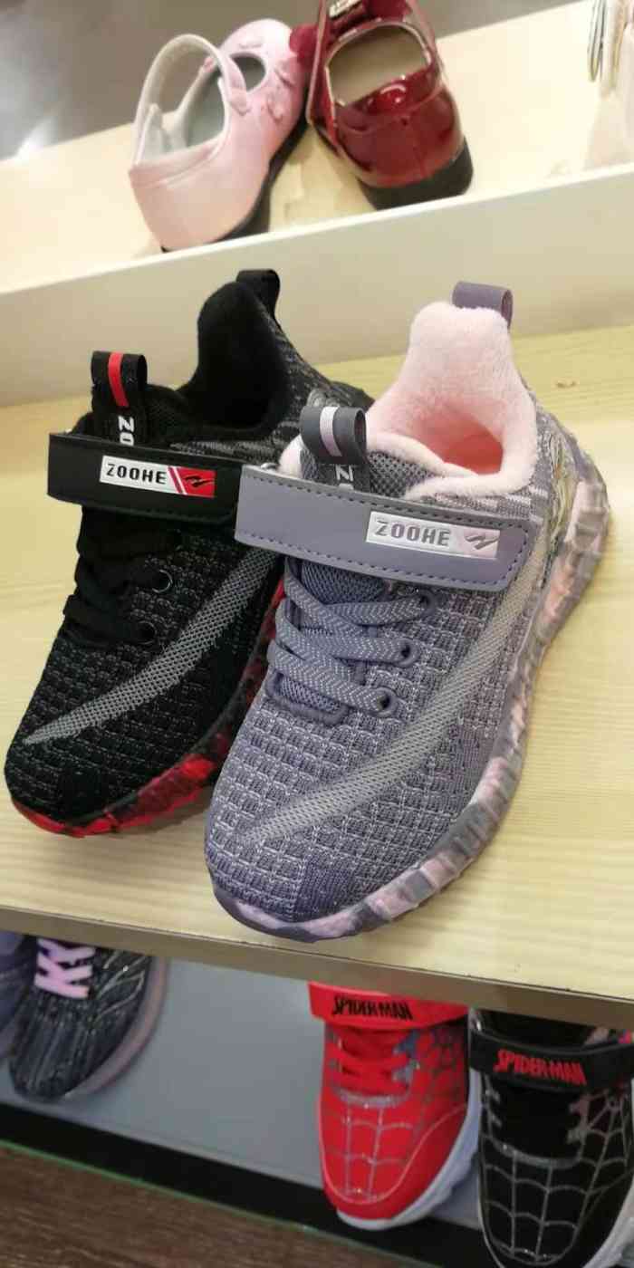 金四海大脚丫(解放店)-"第一次来店里,环境很好,店员也很热情招待.