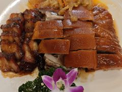 鸿运乳猪拼盘-黄埔华苑酒家(黄埔店)