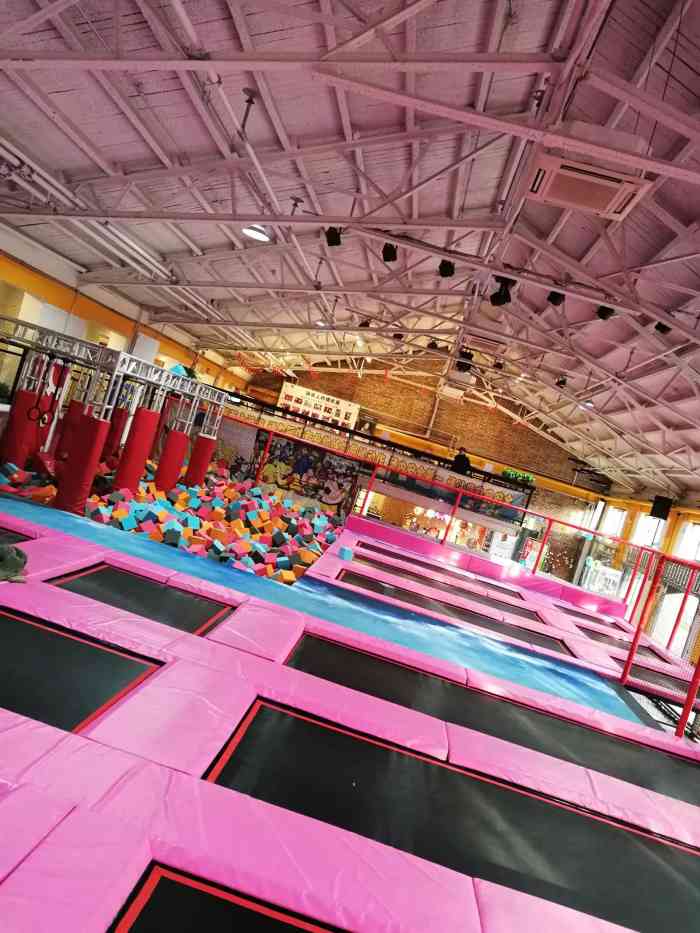 hicool嗨酷蹦床公园·生日轰趴团建(纪家庙店)-"地方虽然不是很大,但