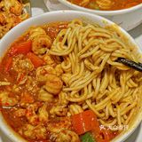 裹满酱汁的小龙虾面！我能吃100次[流泪][流泪][流泪]