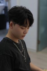 -一家只做男发烫染的店