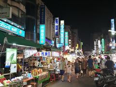 -六合夜市
