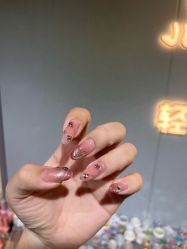 -甲·铺轻奢美甲美睫