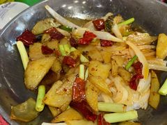 干锅土豆片-天添纸包鸡家常菜