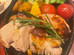 秘制烤春鸡配西兰花和迷迭香-WOLFGANG PUCK KITCHEN & BAR(迪士尼小镇店)