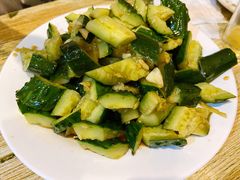 拍黄瓜-玫瑰红烤羊排(北新桥三条店)