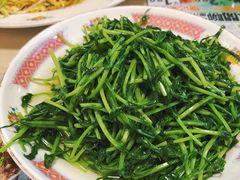 鸡油炒豆苗-细记港九宵夜大牌档(南京西路丰盛里店)