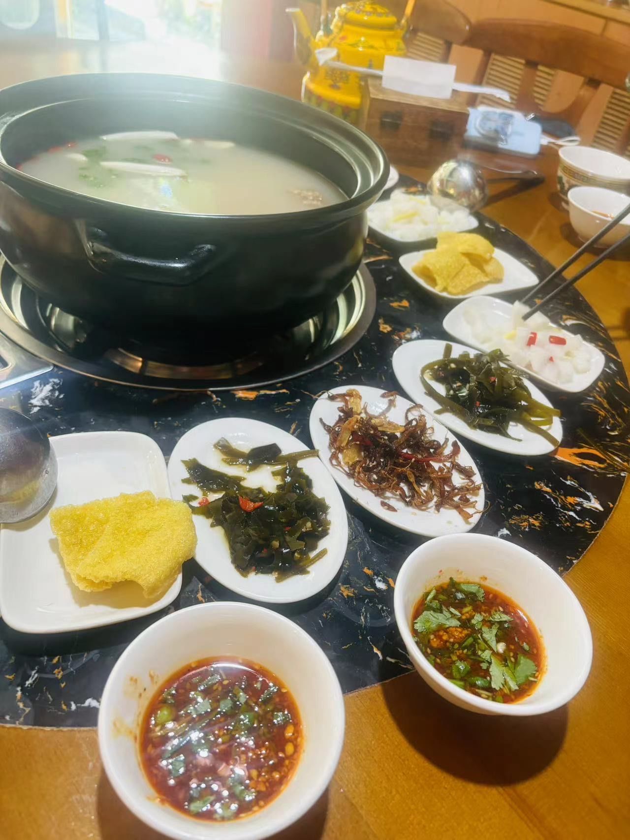 店址就说我们住的(柏宇云酒店)附近,走路