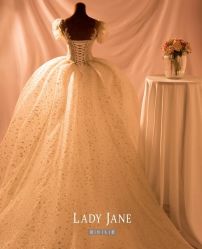 -Lady  Jane高端婚纱礼服馆