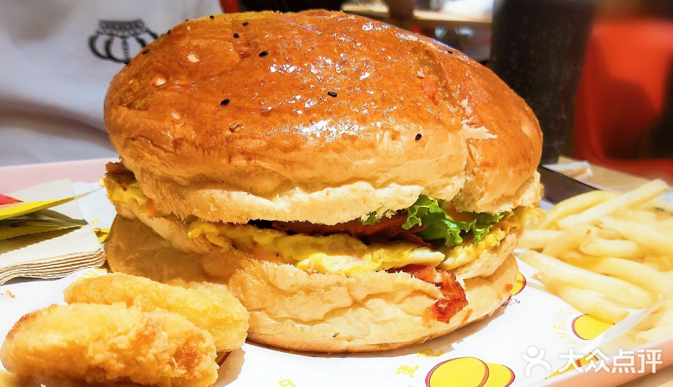 「鲜煎培根鸡腿堡」为了保证口感新鲜