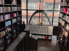 -钟书阁(松江泰晤士小镇店)