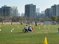 -Riverside河畔少儿足球培训(前滩店)