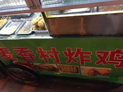 -海南大学南门小吃一条街