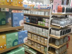 -名创优品(北京新中关购物中心地铁层店)