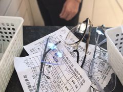 -黄益静眼镜行