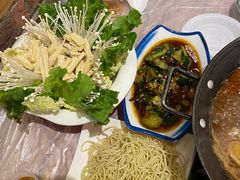 -霄汉牛三鲜湖北砂锅菜(万松园2店)