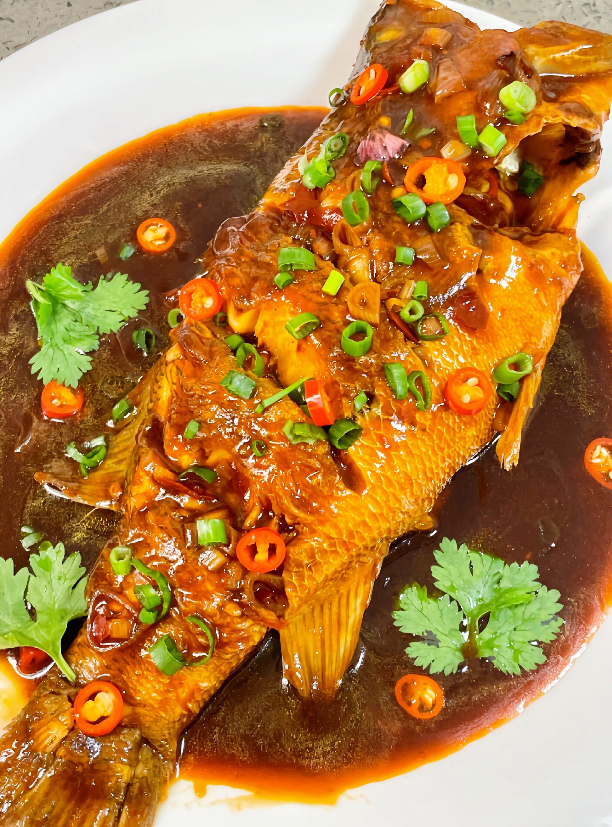 红烧鱼好吃,吃鱼就算了,连汤汁都舍不得放过