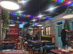 大堂-超越炭火牛蛙火锅鸡(河东店)