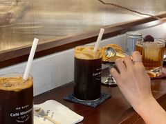 -Café Monson