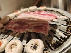 -草家酱蟹炭火烤肉店(珲春南路一店)