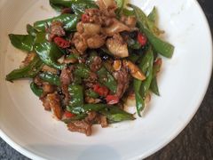 -鱼鲜饭香·招牌汽锅剁椒鱼头王